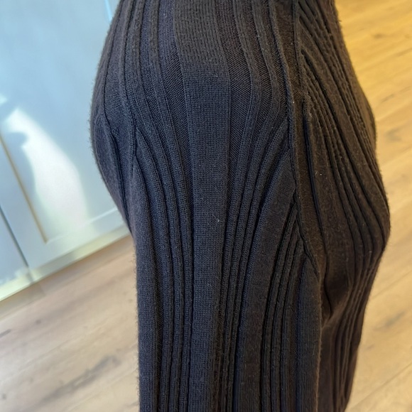 EUC Hugo Boss long sleeve wool turtleneck sweater. - Picture 5 of 12